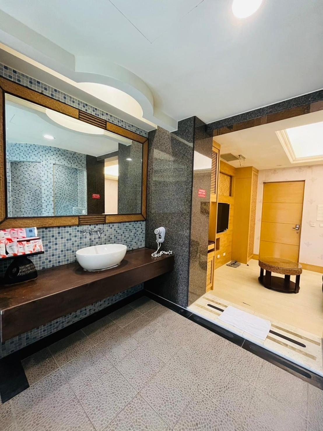 Walker Motel Taipei Bagian luar foto