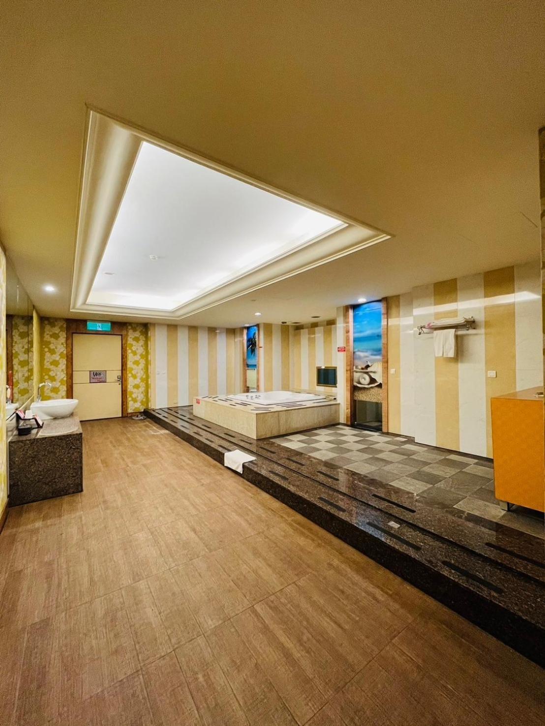 Walker Motel Taipei Bagian luar foto