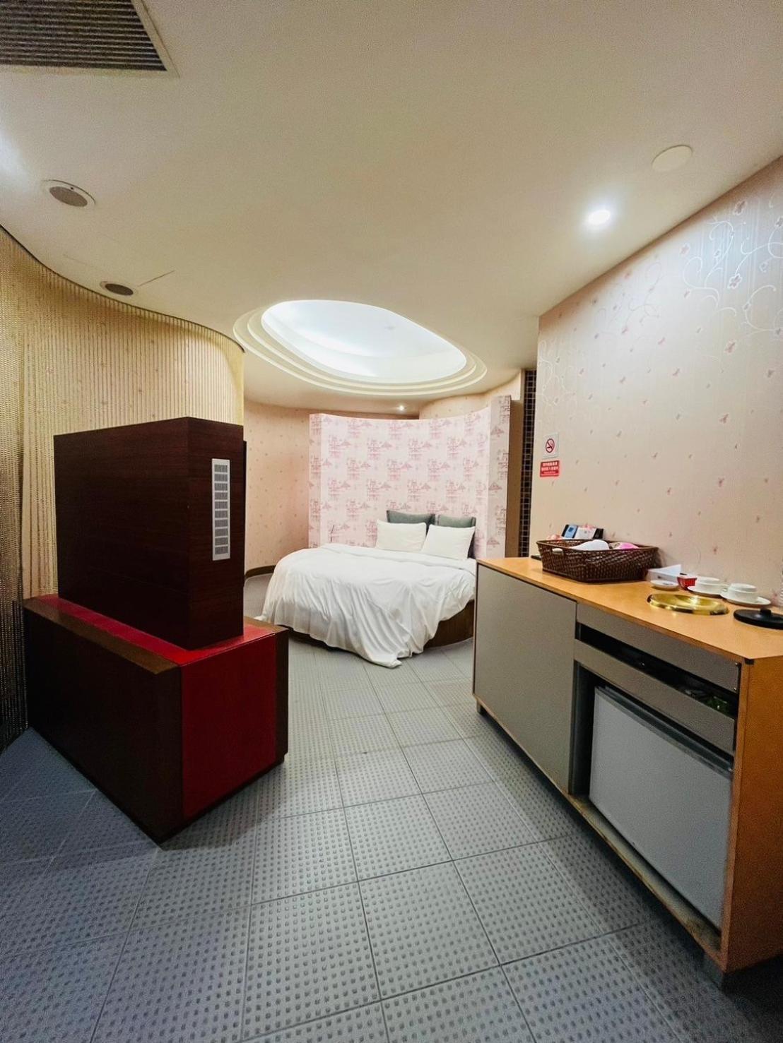 Walker Motel Taipei Bagian luar foto